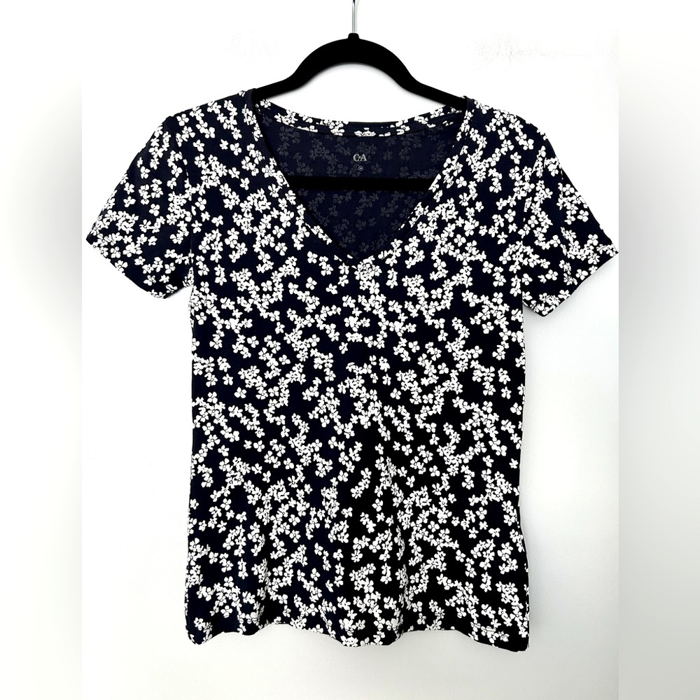NWOT! C&A Navy & White Floral V-Neck T-Shirt - Small Made in Germany